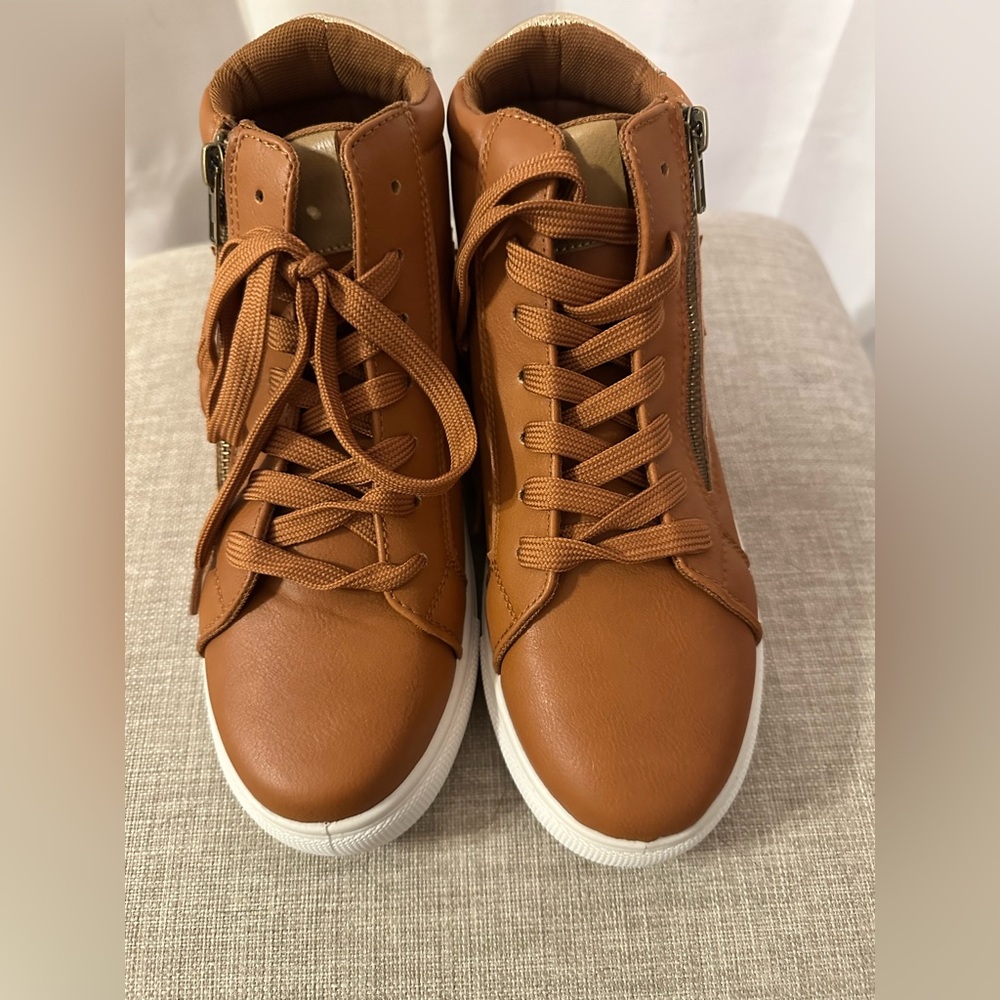 NEW NEVER WORN Outwoods High-Top Sneakers